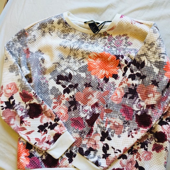 [H&M] Floral Quilted Oversized Sweatshirt - Picture 2 of 4